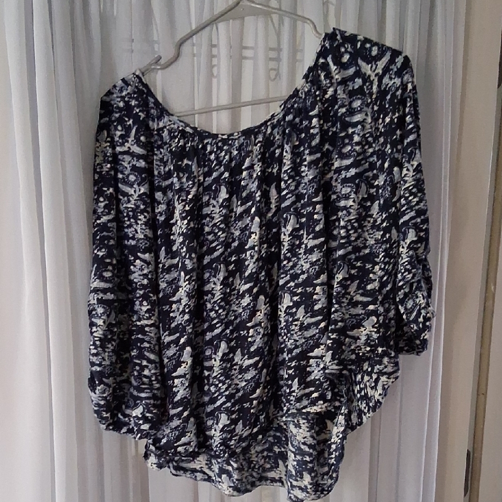 Lucky Brand Blue and White Asymmetrical 3/4 Sleeve Blouse 100% Cotton Medium